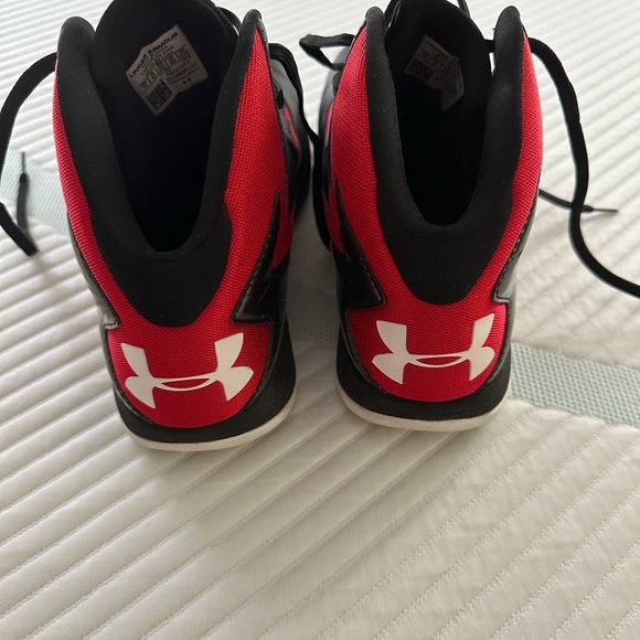 Under Armour basketball shoes. - Picture 2 of 6